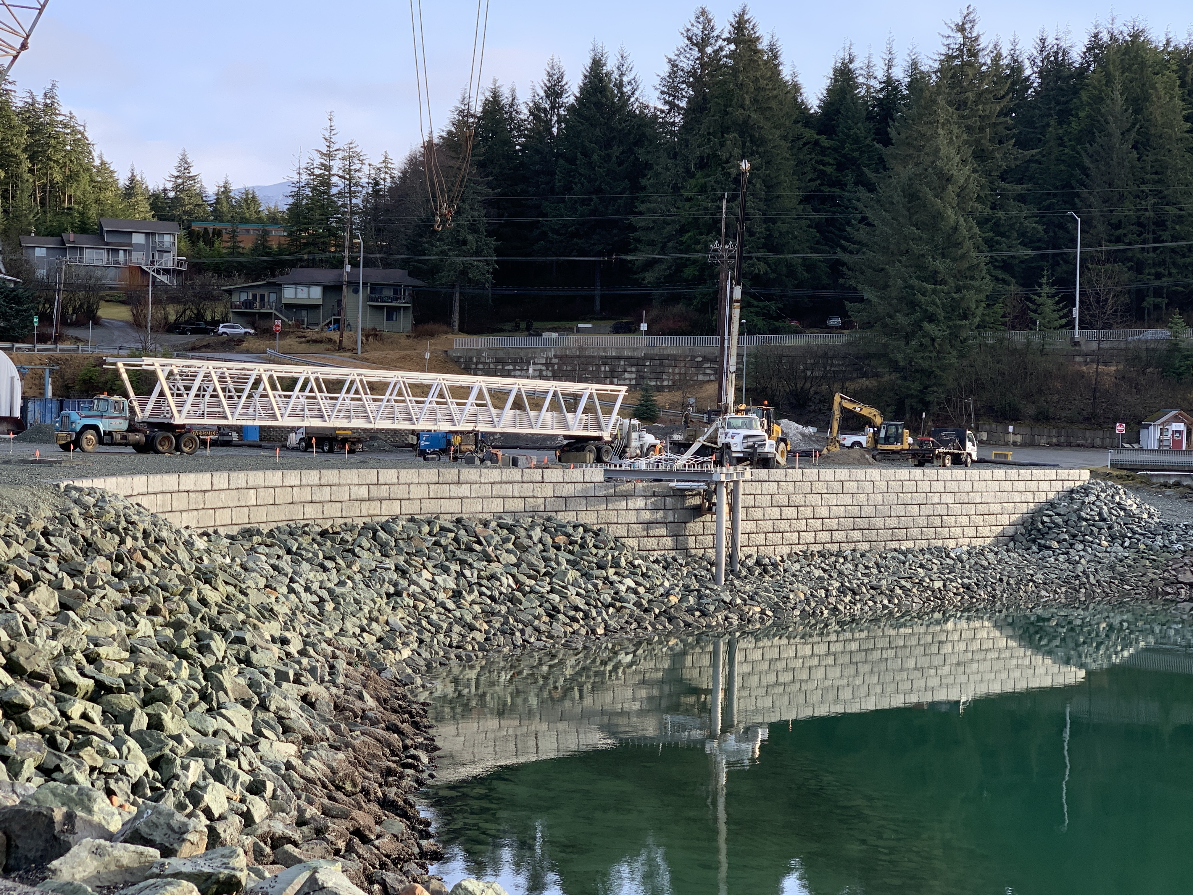 The block wall is completed and the gangway staged on site.