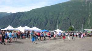 This is an image of crowds at the July 4th food vendors at Savikko Park.