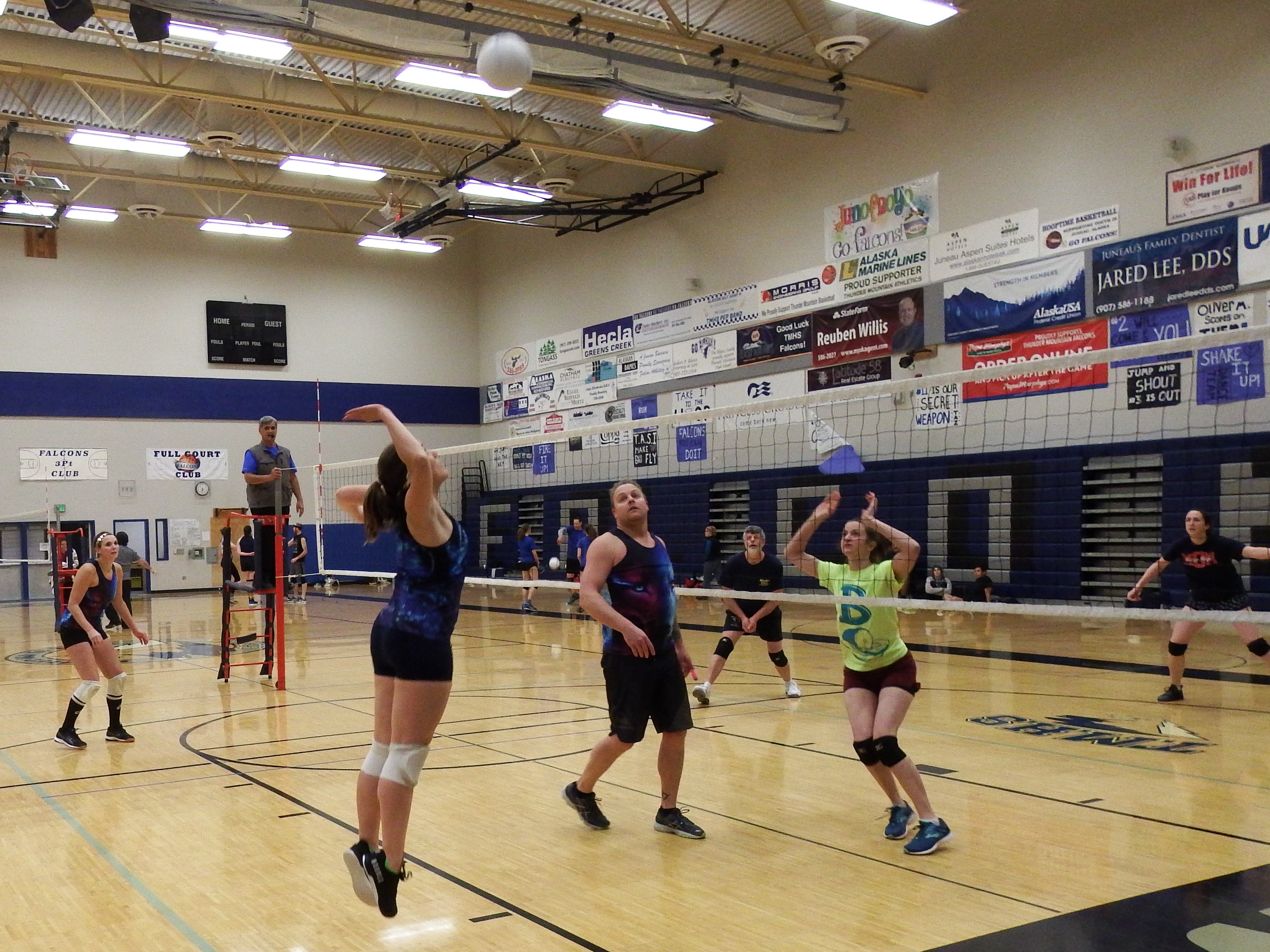 Volleyball players at the R4 tournament.